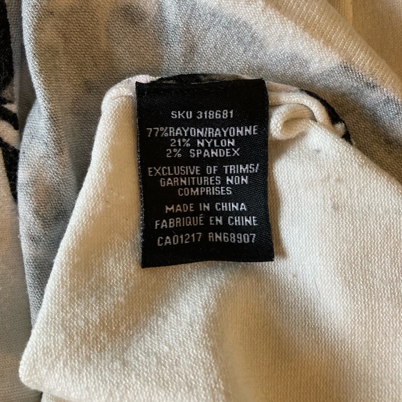 LE CHÂTEAU sleeveless floral top - Picture 4 of 4